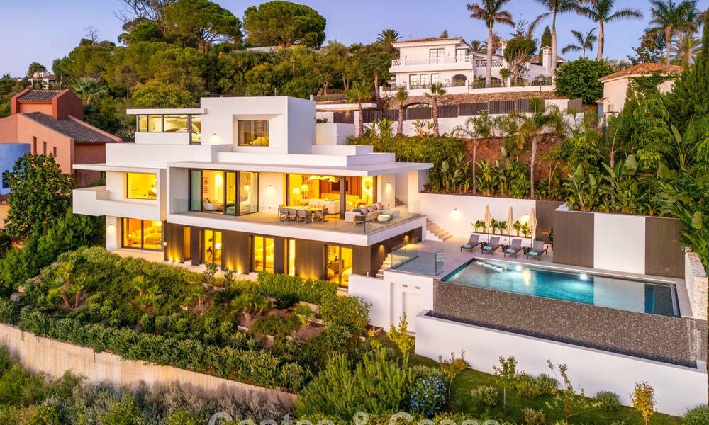 Villa de lujo ultramoderna y de nueva construcción con vistas panorámicas al mar en venta en el Este de Marbella 807470