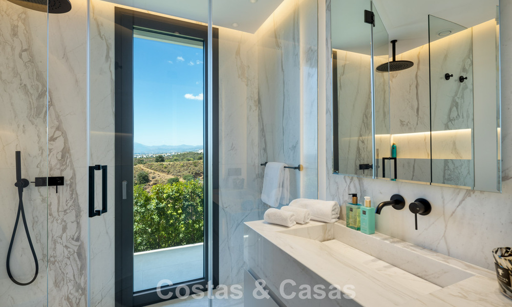 Villa de lujo ultramoderna y de nueva construcción con vistas panorámicas al mar en venta en el Este de Marbella 807480
