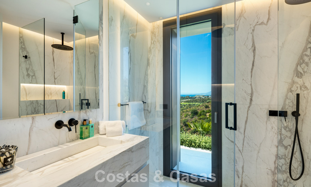 Villa de lujo ultramoderna y de nueva construcción con vistas panorámicas al mar en venta en el Este de Marbella 807482