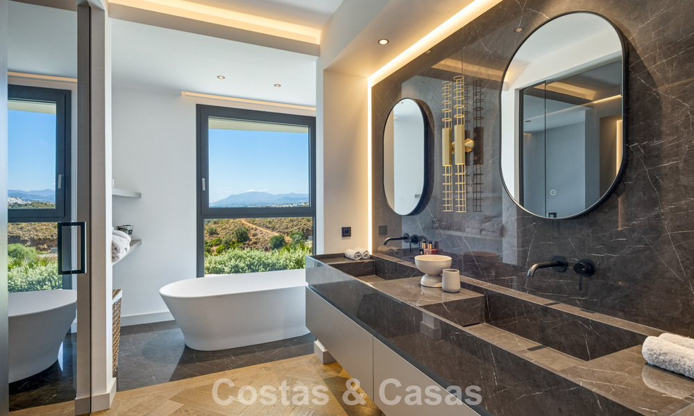 Villa de lujo ultramoderna y de nueva construcción con vistas panorámicas al mar en venta en el Este de Marbella 807487