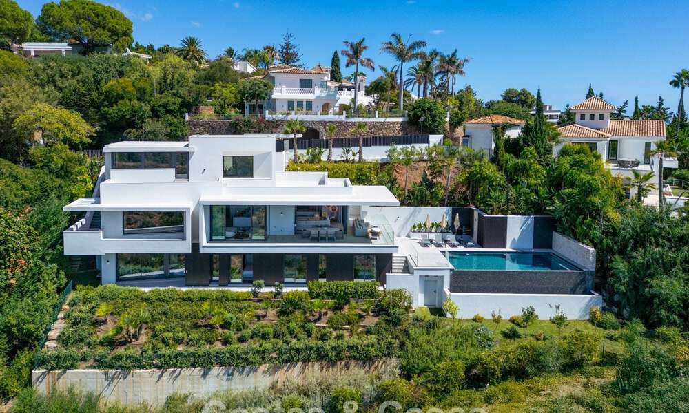 Villa de lujo ultramoderna y de nueva construcción con vistas panorámicas al mar en venta en el Este de Marbella 807492