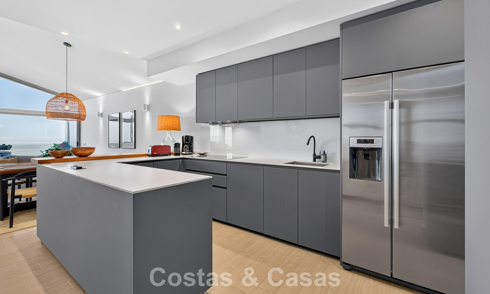 Exclusivo ático esquinero con vistas panorámicas al mar en venta en El Higueron, Benalmádena, Costa del Sol 807384