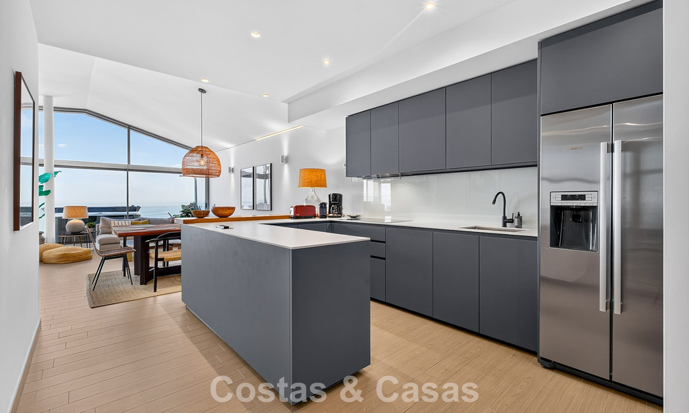 Exclusivo ático esquinero con vistas panorámicas al mar en venta en El Higueron, Benalmádena, Costa del Sol 807391