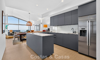 Exclusivo ático esquinero con vistas panorámicas al mar en venta en El Higueron, Benalmádena, Costa del Sol 807391 