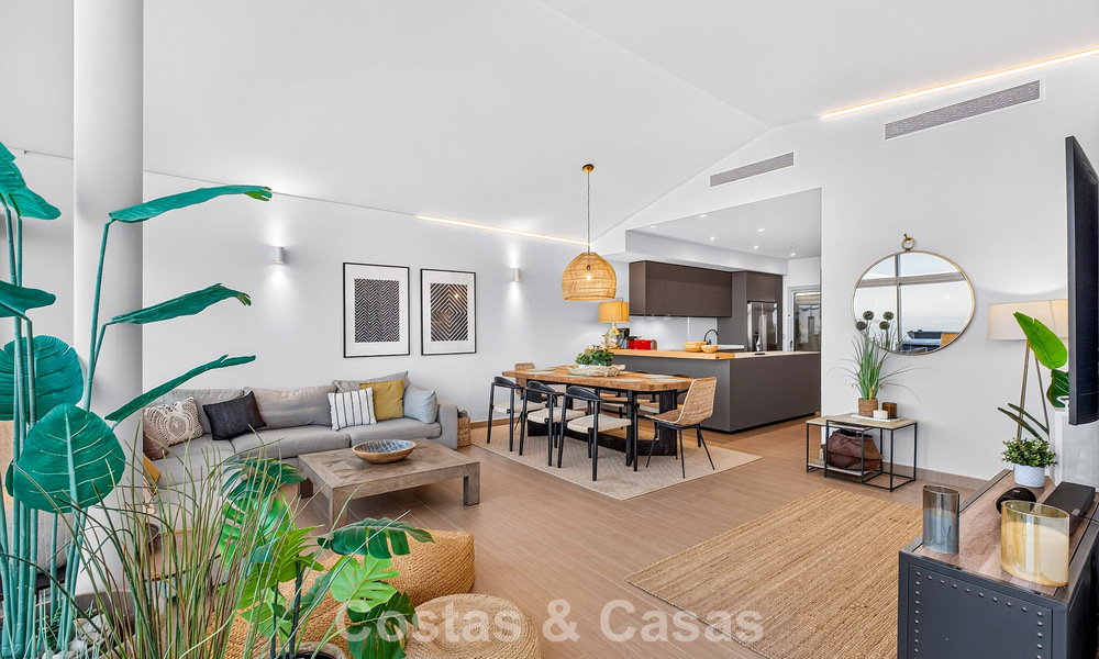 Exclusivo ático esquinero con vistas panorámicas al mar en venta en El Higueron, Benalmádena, Costa del Sol 807392