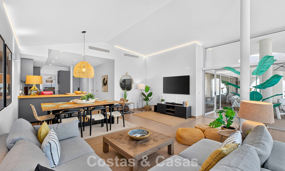 Exclusivo ático esquinero con vistas panorámicas al mar en venta en El Higueron, Benalmádena, Costa del Sol 807393