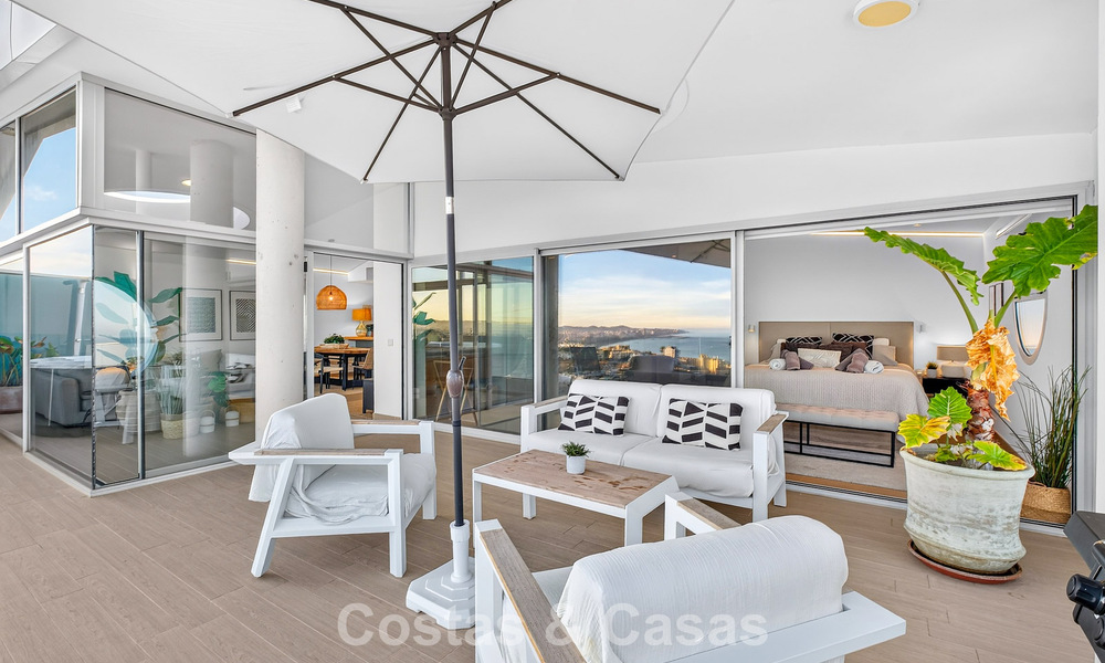 Exclusivo ático esquinero con vistas panorámicas al mar en venta en El Higueron, Benalmádena, Costa del Sol 807401