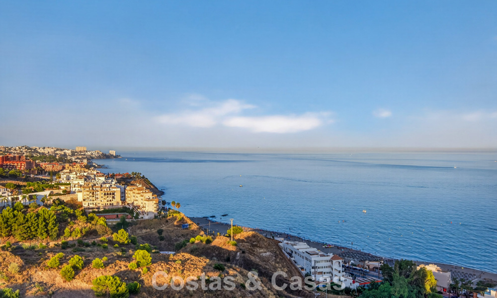 Exclusivo ático esquinero con vistas panorámicas al mar en venta en El Higueron, Benalmádena, Costa del Sol 807402