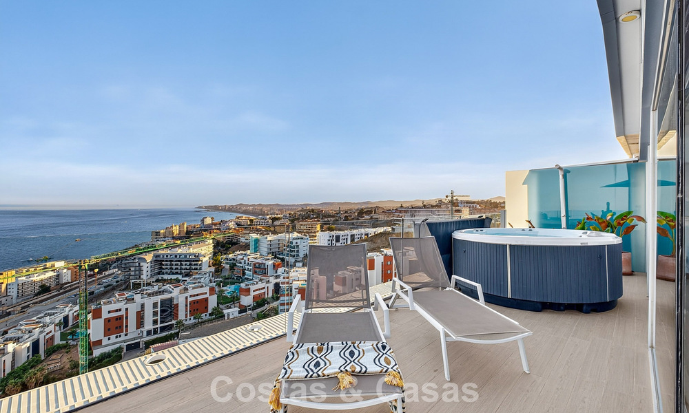 Exclusivo ático esquinero con vistas panorámicas al mar en venta en El Higueron, Benalmádena, Costa del Sol 807404