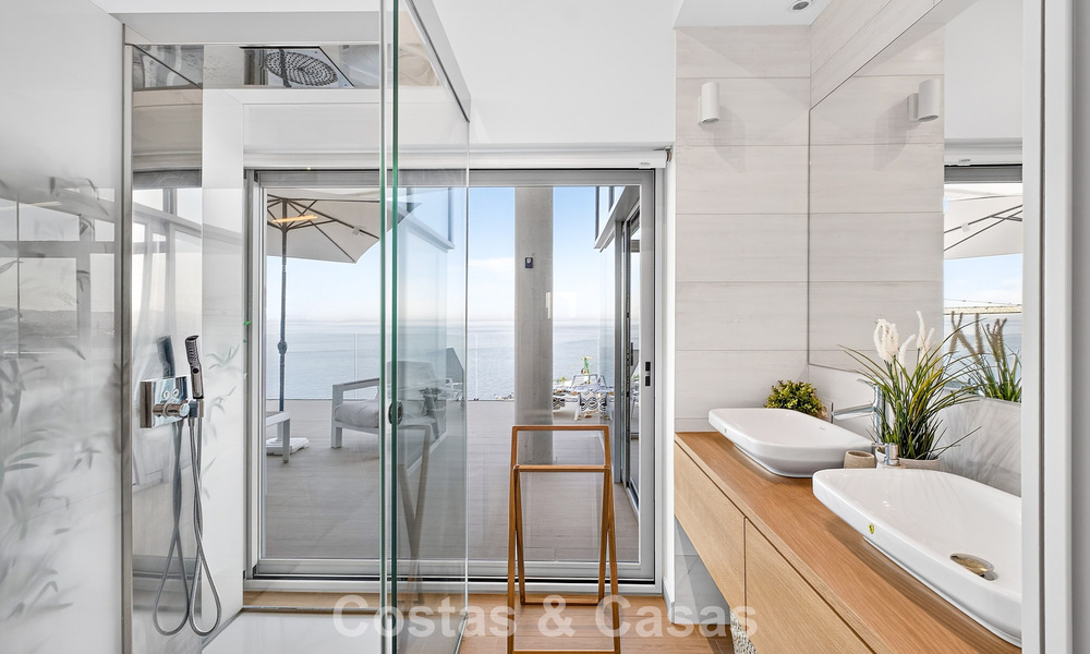 Exclusivo ático esquinero con vistas panorámicas al mar en venta en El Higueron, Benalmádena, Costa del Sol 807410