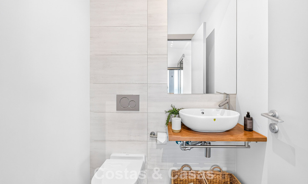 Exclusivo ático esquinero con vistas panorámicas al mar en venta en El Higueron, Benalmádena, Costa del Sol 807411