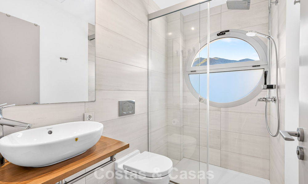 Exclusivo ático esquinero con vistas panorámicas al mar en venta en El Higueron, Benalmádena, Costa del Sol 807413