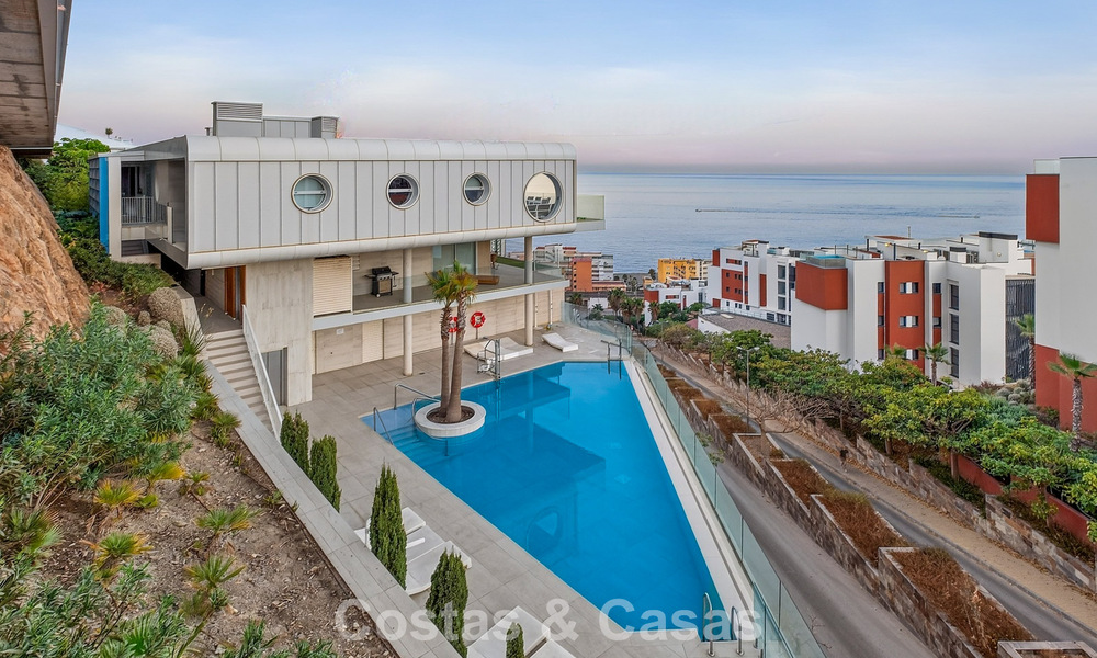 Exclusivo ático esquinero con vistas panorámicas al mar en venta en El Higueron, Benalmádena, Costa del Sol 807417