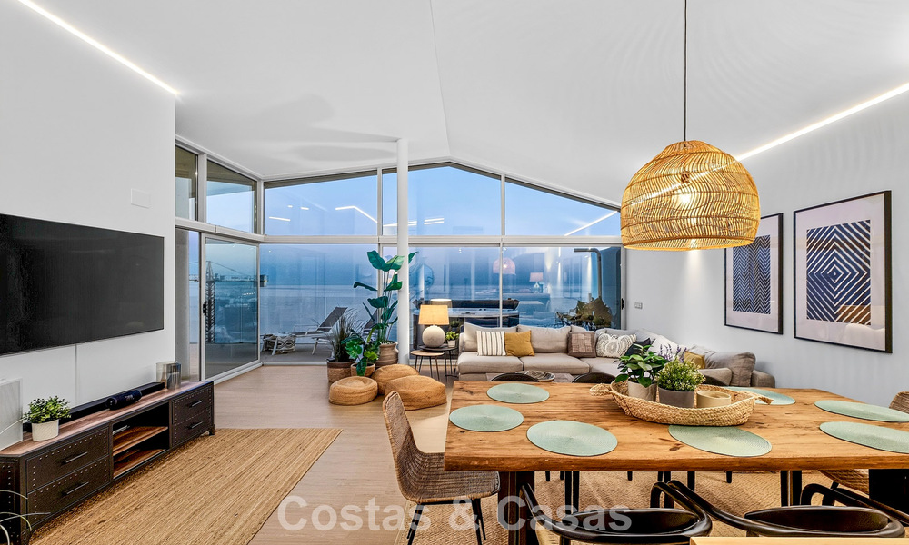 Exclusivo ático esquinero con vistas panorámicas al mar en venta en El Higueron, Benalmádena, Costa del Sol 807421
