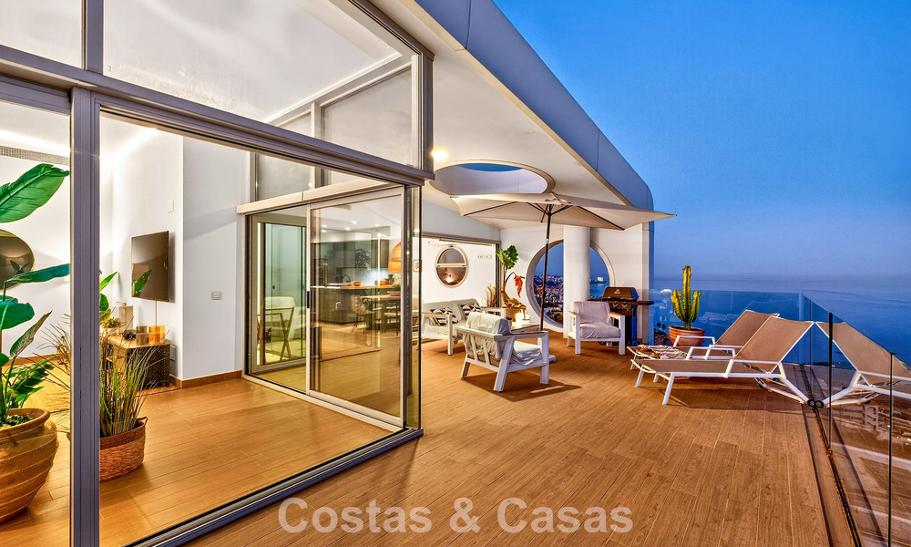 Exclusivo ático esquinero con vistas panorámicas al mar en venta en El Higueron, Benalmádena, Costa del Sol 807429