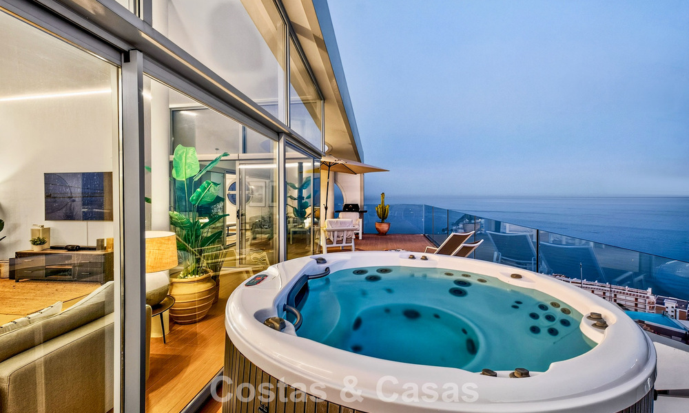 Exclusivo ático esquinero con vistas panorámicas al mar en venta en El Higueron, Benalmádena, Costa del Sol 807430