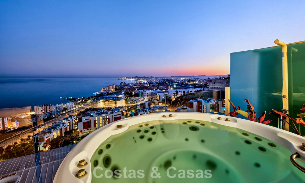 Exclusivo ático esquinero con vistas panorámicas al mar en venta en El Higueron, Benalmádena, Costa del Sol 807433