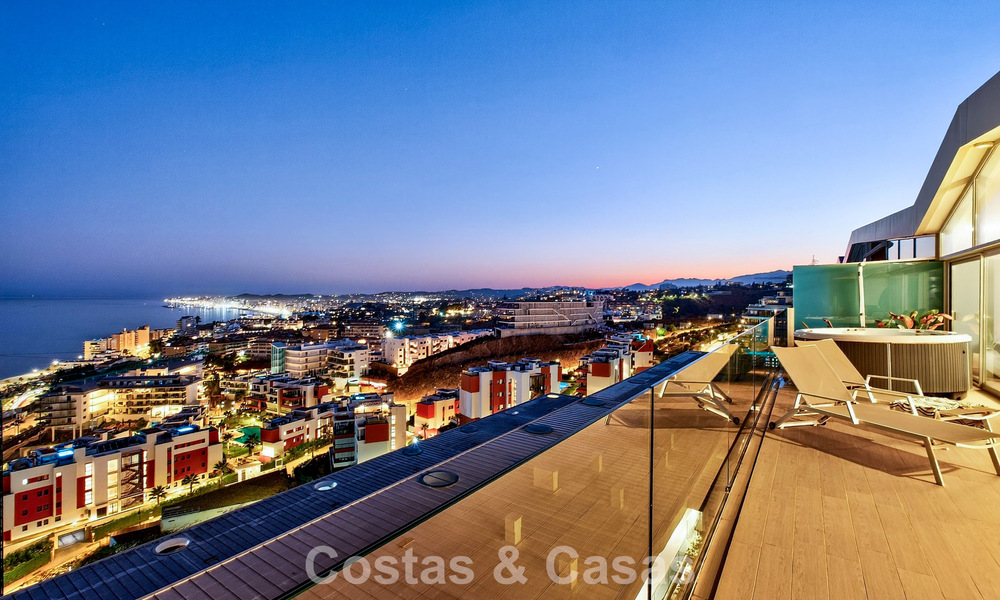 Exclusivo ático esquinero con vistas panorámicas al mar en venta en El Higueron, Benalmádena, Costa del Sol 807434