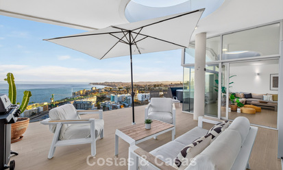 Exclusivo ático esquinero con vistas panorámicas al mar en venta en El Higueron, Benalmádena, Costa del Sol 807760