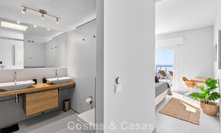 Elegante apartamento en esquina con impresionantes vistas al mar en venta en El Higuerón, Fuengirola, Costa del Sol 807530 