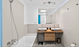 Elegante apartamento en esquina con impresionantes vistas al mar en venta en El Higuerón, Fuengirola, Costa del Sol 807531 