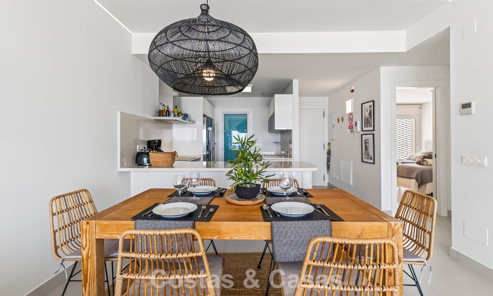Elegante apartamento en esquina con impresionantes vistas al mar en venta en El Higuerón, Fuengirola, Costa del Sol 807532