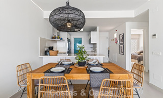 Elegante apartamento en esquina con impresionantes vistas al mar en venta en El Higuerón, Fuengirola, Costa del Sol 807532 