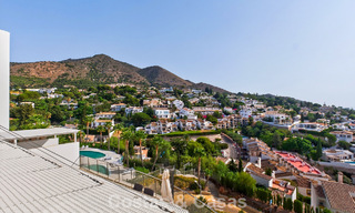 Elegante apartamento en esquina con impresionantes vistas al mar en venta en El Higuerón, Fuengirola, Costa del Sol 807535 