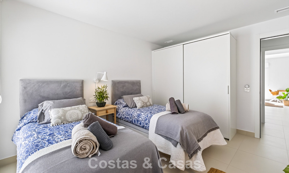 Elegante apartamento en esquina con impresionantes vistas al mar en venta en El Higuerón, Fuengirola, Costa del Sol 807536