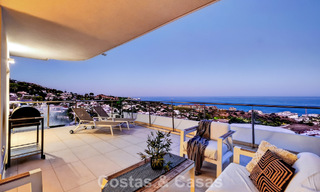 Elegante apartamento en esquina con impresionantes vistas al mar en venta en El Higuerón, Fuengirola, Costa del Sol 807537 