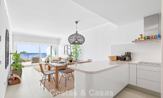 Elegante apartamento en esquina con impresionantes vistas al mar en venta en El Higuerón, Fuengirola, Costa del Sol 807538 