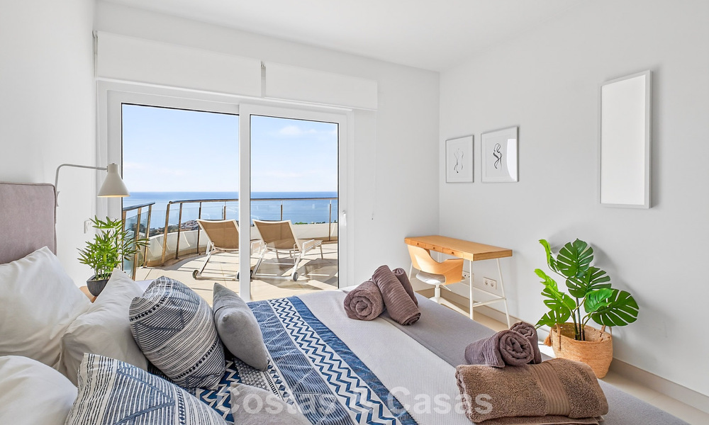 Elegante apartamento en esquina con impresionantes vistas al mar en venta en El Higuerón, Fuengirola, Costa del Sol 807539