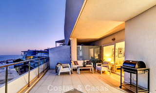 Elegante apartamento en esquina con impresionantes vistas al mar en venta en El Higuerón, Fuengirola, Costa del Sol 807540 