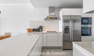Elegante apartamento en esquina con impresionantes vistas al mar en venta en El Higuerón, Fuengirola, Costa del Sol 807547 
