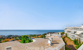 Elegante apartamento en esquina con impresionantes vistas al mar en venta en El Higuerón, Fuengirola, Costa del Sol 807550 