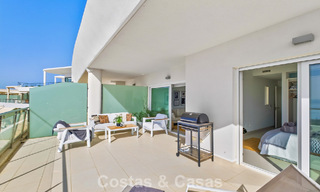 Elegante apartamento en esquina con impresionantes vistas al mar en venta en El Higuerón, Fuengirola, Costa del Sol 807551 