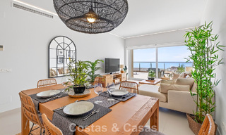 Elegante apartamento en esquina con impresionantes vistas al mar en venta en El Higuerón, Fuengirola, Costa del Sol 807554 