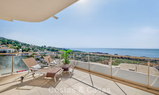 Elegante apartamento en esquina con impresionantes vistas al mar en venta en El Higuerón, Fuengirola, Costa del Sol 807555 