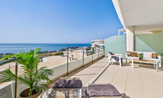 Elegante apartamento en esquina con impresionantes vistas al mar en venta en El Higuerón, Fuengirola, Costa del Sol 807556 
