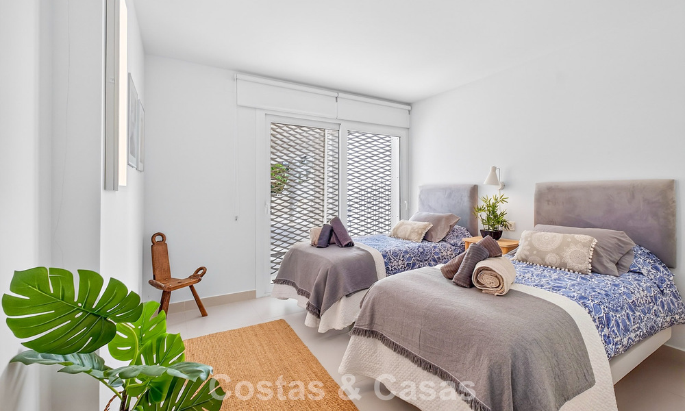 Elegante apartamento en esquina con impresionantes vistas al mar en venta en El Higuerón, Fuengirola, Costa del Sol 807558