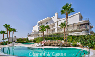 Elegante apartamento en esquina con impresionantes vistas al mar en venta en El Higuerón, Fuengirola, Costa del Sol 807566 