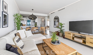 Elegante apartamento en esquina con impresionantes vistas al mar en venta en El Higuerón, Fuengirola, Costa del Sol 807572 