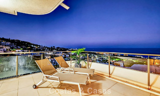Elegante apartamento en esquina con impresionantes vistas al mar en venta en El Higuerón, Fuengirola, Costa del Sol 807573 