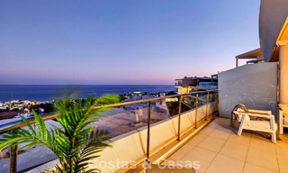 Elegante apartamento en esquina con impresionantes vistas al mar en venta en El Higuerón, Fuengirola, Costa del Sol 807574 
