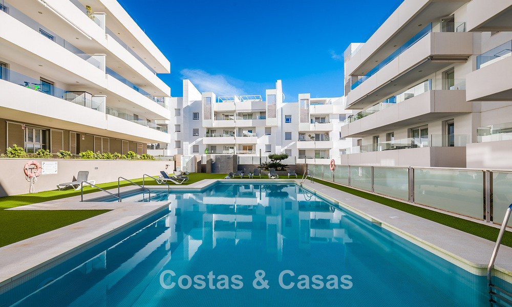 Apartamentos modernos en venta en Aqua, una urbanización contemporánea en San Pedro Playa, Marbella 807136