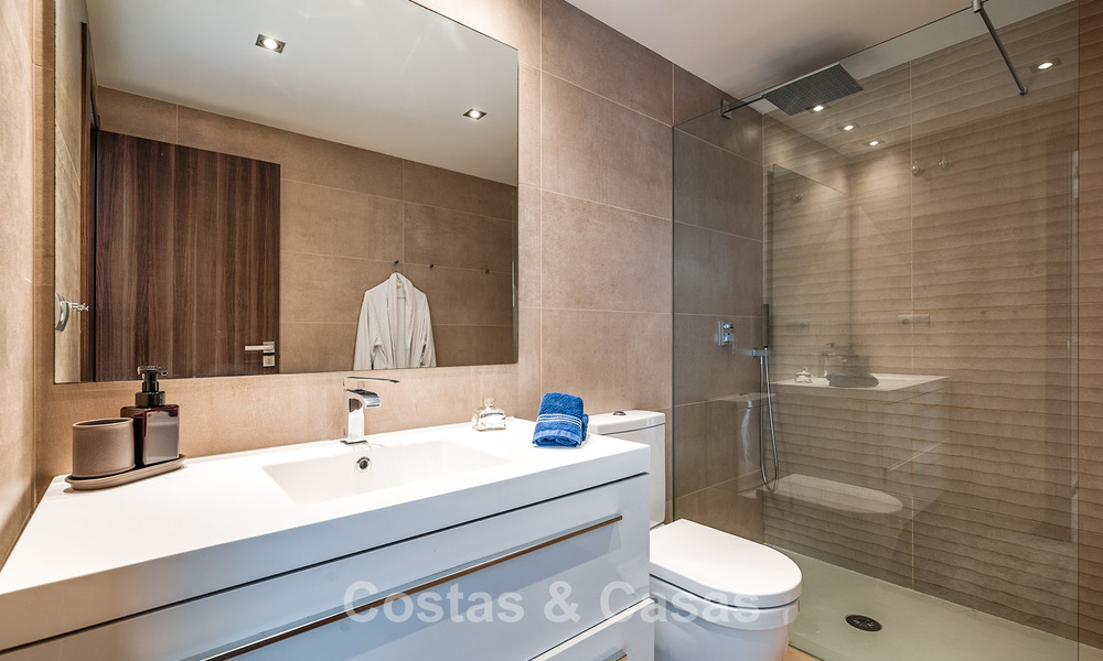 Apartamentos modernos en venta en Aqua, una urbanización contemporánea en San Pedro Playa, Marbella 807139