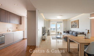 Apartamentos modernos en venta en Aqua, una urbanización contemporánea en San Pedro Playa, Marbella 807144 