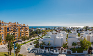 Apartamentos modernos en venta en Aqua, una urbanización contemporánea en San Pedro Playa, Marbella 807167 