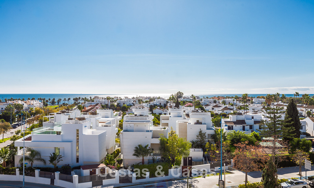Apartamentos modernos en venta en Aqua, una urbanización contemporánea en San Pedro Playa, Marbella 807168