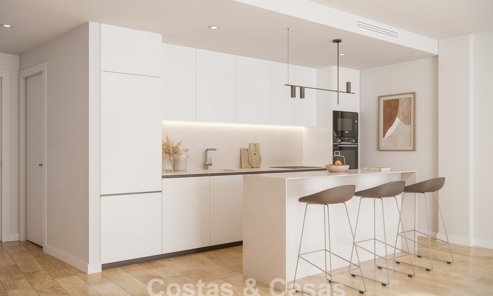Modernos apartamentos de obra nueva en venta a poca distancia de la playa y del centro de San Pedro, Marbella 807195